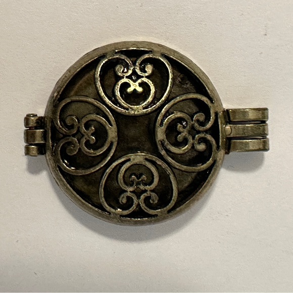 Lot of 3 Fragrance Diffuser Lockets w/2 Chains - Picture 5 of 8